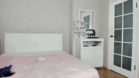 Snapshot of paradi_se chatting on April 25, 1:41 pm Melena online show from April 25, 1:41 pm