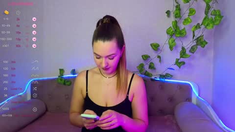 Snapshot of paradisepleasure_ chatting on December 4, 3:48 am Allie  Alex Thumbs up if you like us online show from December 4, 3:48 am