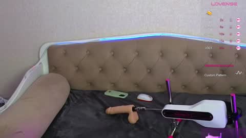 Snapshot of paradisepleasure_ chatting on December 27, 5:09 am Allie  Alex Thumbs up if you like us online show from December 27, 5:09 am