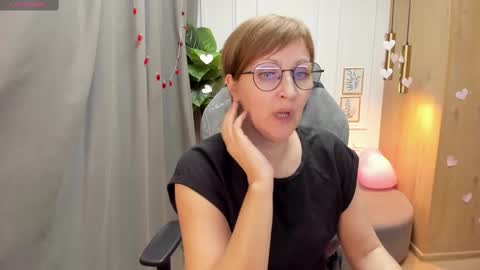 Snapshot of paris_cherry chatting on February 18, 4:48 pm Paris online show from February 18, 4:48 pm