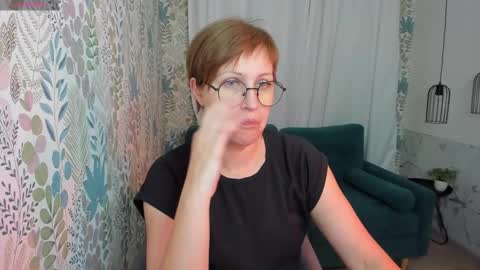 Snapshot of paris_cherry chatting on February 20, 1:08 pm Paris online show from February 20, 1:08 pm