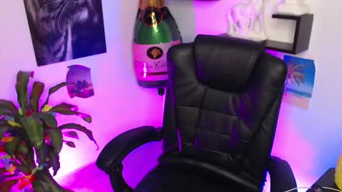 Paris D angelo online show from January 13, 12:30 am