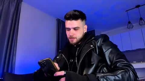 Paris online show from February 1, 8:29 pm