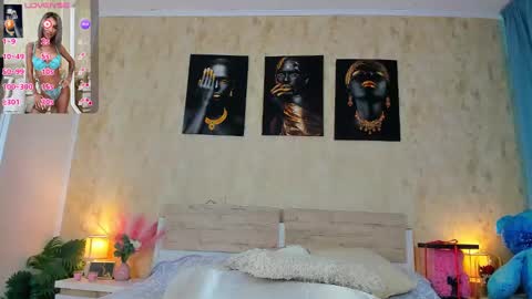 Snapshot of paris_x_hilton chatting on March 3, 7:21 am Paris online show from March 3, 7:21 am