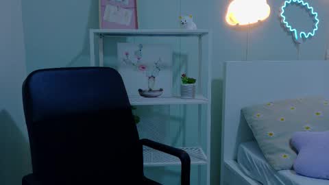 PARIS online show from December 19, 12:01 pm