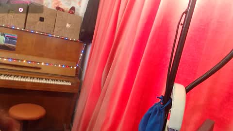 Snapshot of patsyorose chatting on December 16, 5:45 am PatsyORose online show from December 16, 5:45 am