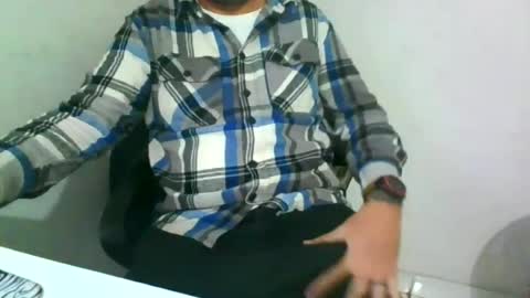 Snapshot of pau_transante69 chatting on June 15, 8:00 pm pau_transante69 online show from June 15, 8:00 pm
