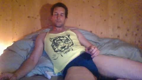 paueriwan online show from April 19, 8:00 pm