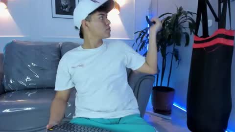 Snapshot of paul27__ chatting on December 14, 3:45 am paul27__ online show from December 14, 3:45 am