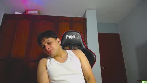 Snapshot of paul_crewe chatting on December 18, 1:11 am paul_crewe online show from December 18, 1:11 am