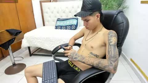 Snapshot of paul_ponce chatting on June 10, 6:18 pm PAUL online show from June 10, 6:18 pm