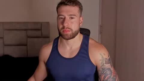 Snapshot of paul_roger chatting on December 2, 12:19 am PAUL ROGER online show from December 2, 12:19 am