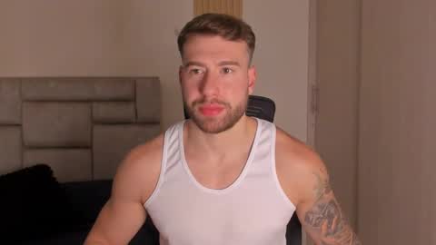 Snapshot of paul_roger chatting on January 15, 10:46 pm PAUL ROGER online show from January 15, 10:46 pm