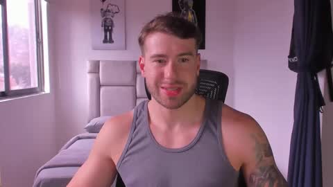 Snapshot of paul_roger chatting on February 14, 8:26 pm PAUL ROGER online show from February 14, 8:26 pm