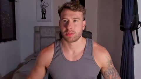 Snapshot of paul_roger chatting on February 14, 11:31 pm PAUL ROGER online show from February 14, 11:31 pm