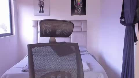 Snapshot of paul_roger chatting on February 19, 12:33 pm PAUL ROGER online show from February 19, 12:33 pm