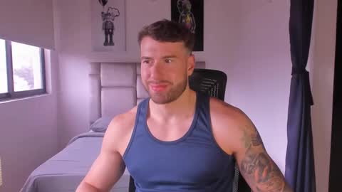 Snapshot of paul_roger chatting on February 20, 5:18 pm PAUL ROGER online show from February 20, 5:18 pm