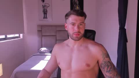 Snapshot of paul_roger chatting on February 20, 9:09 pm PAUL ROGER online show from February 20, 9:09 pm