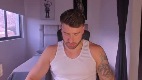 Snapshot of paul_roger chatting on February 23, 10:20 pm PAUL ROGER online show from February 23, 10:20 pm