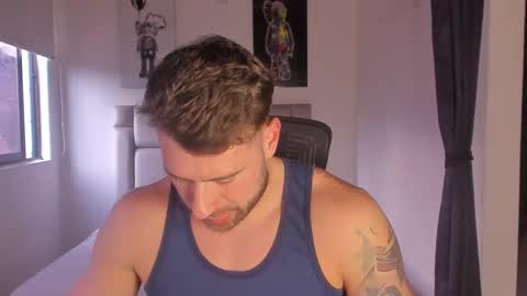 Snapshot of paul_roger chatting on February 25, 11:00 pm PAUL ROGER online show from February 25, 11:00 pm