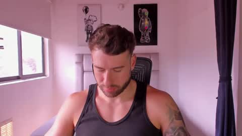 Snapshot of paul_roger chatting on February 27, 5:58 pm PAUL ROGER online show from February 27, 5:58 pm