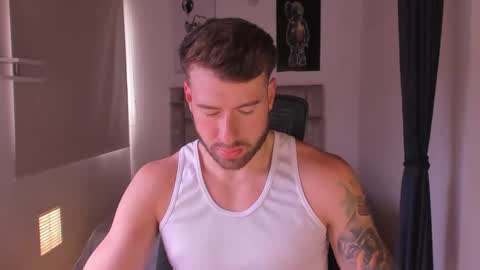 Snapshot of paul_roger chatting on March 2, 8:40 pm PAUL ROGER online show from March 2, 8:40 pm