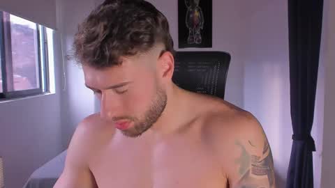 Snapshot of paul_roger chatting on March 7, 10:32 pm PAUL ROGER online show from March 7, 10:32 pm