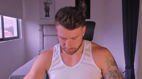 Snapshot of paul_roger chatting on March 12, 12:47 pm PAUL ROGER online show from March 12, 12:47 pm