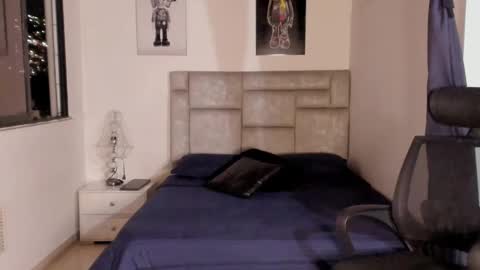 Snapshot of paul_roger chatting on October 1, 12:16 am PAUL ROGER online show from October 1, 12:16 am