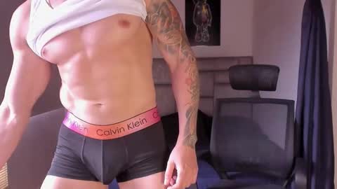 Snapshot of paul_roger chatting on October 1, 6:47 pm PAUL ROGER online show from October 1, 6:47 pm