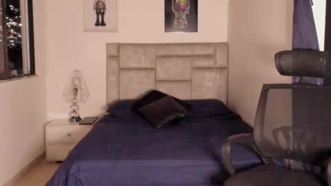 Snapshot of paul_roger chatting on October 7, 1:03 am PAUL ROGER online show from October 7, 1:03 am