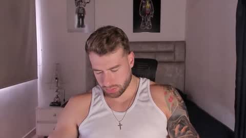 Snapshot of paul_roger chatting on October 26, 8:37 pm PAUL ROGER online show from October 26, 8:37 pm