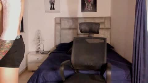 Snapshot of paul_roger chatting on October 29, 6:37 am PAUL ROGER online show from October 29, 6:37 am