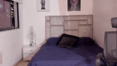 Snapshot of paul_roger chatting on October 31, 11:50 pm PAUL ROGER online show from October 31, 11:50 pm