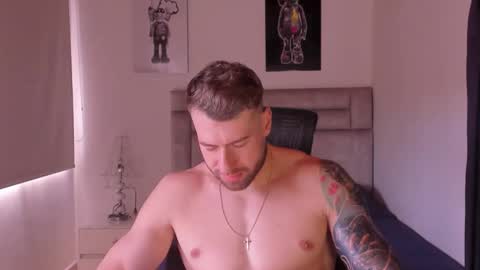 Snapshot of paul_roger chatting on November 1, 5:37 pm PAUL ROGER online show from November 1, 5:37 pm