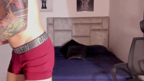 Snapshot of paul_roger chatting on November 6, 2:01 am PAUL ROGER online show from November 6, 2:01 am