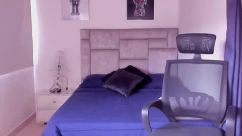 Snapshot of paul_roger chatting on November 6, 2:07 pm PAUL ROGER online show from November 6, 2:07 pm