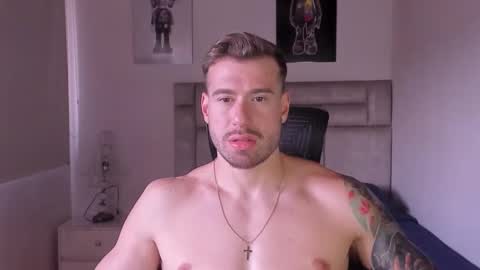 Snapshot of paul_roger chatting on November 8, 4:29 pm PAUL ROGER online show from November 8, 4:29 pm