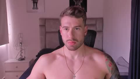 Snapshot of paul_roger chatting on November 9, 5:33 pm PAUL ROGER online show from November 9, 5:33 pm