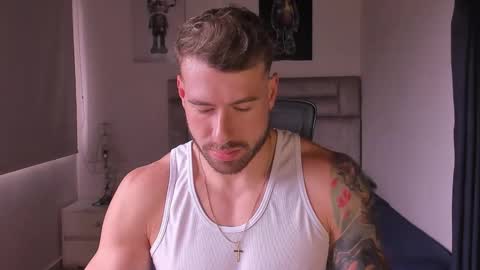 Snapshot of paul_roger chatting on November 23, 5:13 pm PAUL ROGER online show from November 23, 5:13 pm