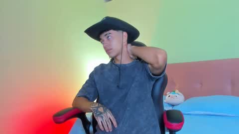 paul_sexycock online show from February 7, 12:17 pm