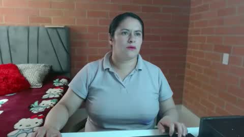 paula__117 online show from April 1, 7:11 pm