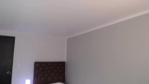 Snapshot of paula_anderson_ chatting on December 5, 12:00 pm PAULA online show from December 5, 12:00 pm