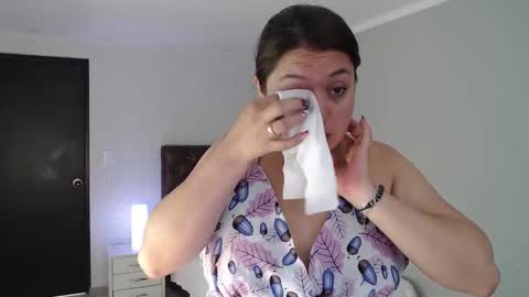 Snapshot of paula_anderson_ chatting on December 6, 12:05 pm PAULA online show from December 6, 12:05 pm