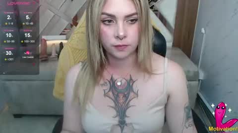 Snapshot of paula_b_ chatting on June 10, 6:18 pm Paula online show from June 10, 6:18 pm