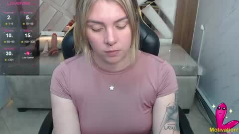 Snapshot of paula_b_ chatting on June 17, 1:01 pm Paula online show from June 17, 1:01 pm