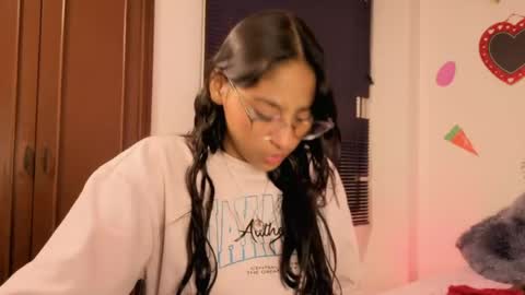 Paula  online show from April 12, 4:50 am