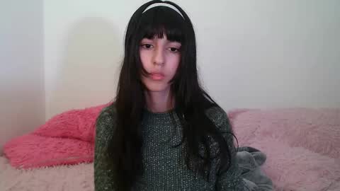 Snapshot of paulainblue chatting on February 15, 6:12 am online show from February 15, 6:12 am