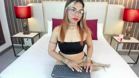 paulette_bustamante online show from March 28, 7:13 pm