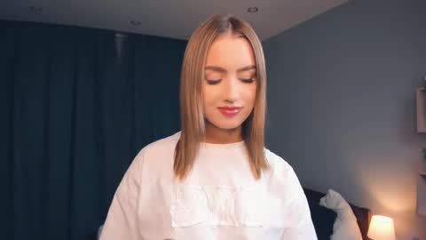 Snapshot of paulettelafevre chatting on September 9, 7:57 pm Eva online show from September 9, 7:57 pm